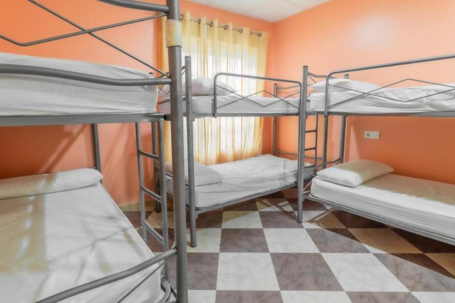 Cama individual en habitación compartida 2